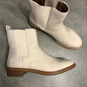 Women’s Universal Thread Pearl Chelsea Boots - Ivory/Off-White Size 8.5